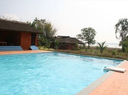 Red Earth Kabini Begūr Eksteriør billede